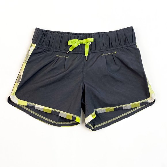 Lululemon Mid Rise Athletic Shorts Size 6
